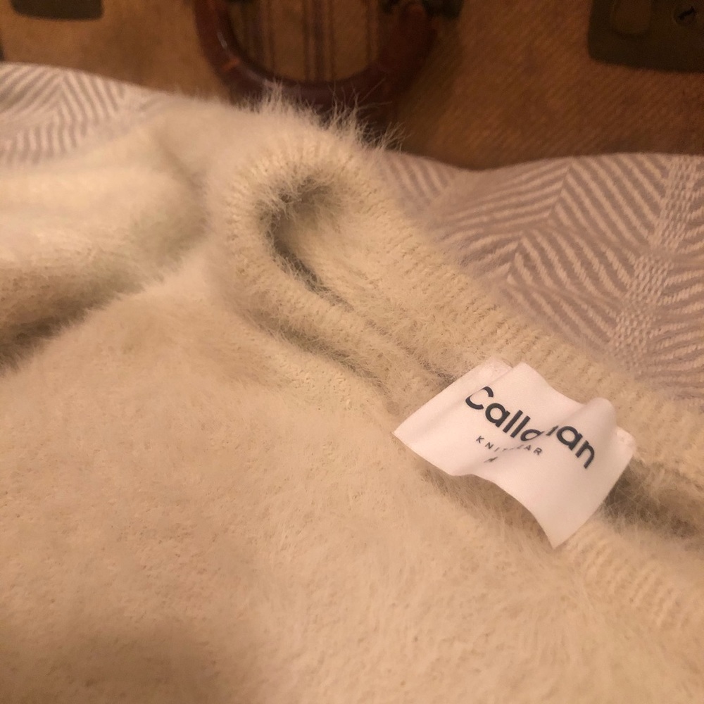 Sweater 🤍Gorgeous smocked cuff boatneck furry - Picture 8 of 12